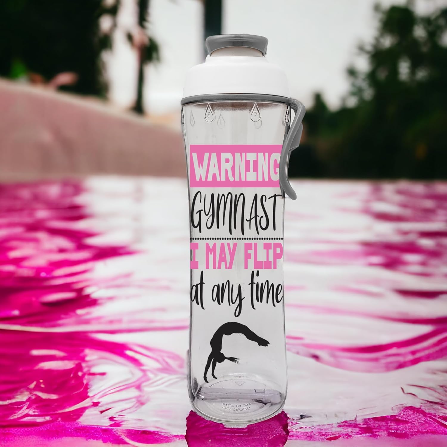 Gymnastics water bottle with leakproof lid and ergonomic grip, perfect for athletes and coaches during training sessions.